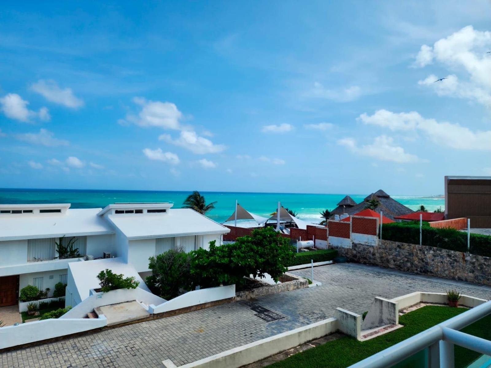 Beachfront Apartments Cancun Exterior photo