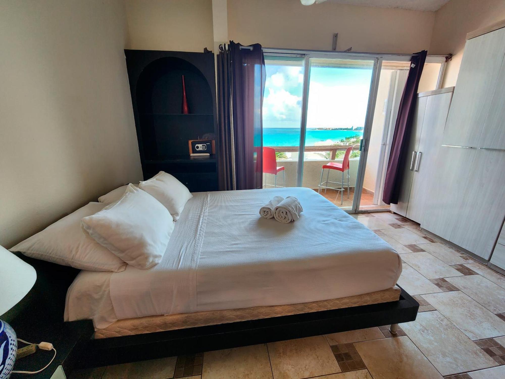 Beachfront Apartments Cancun Exterior photo