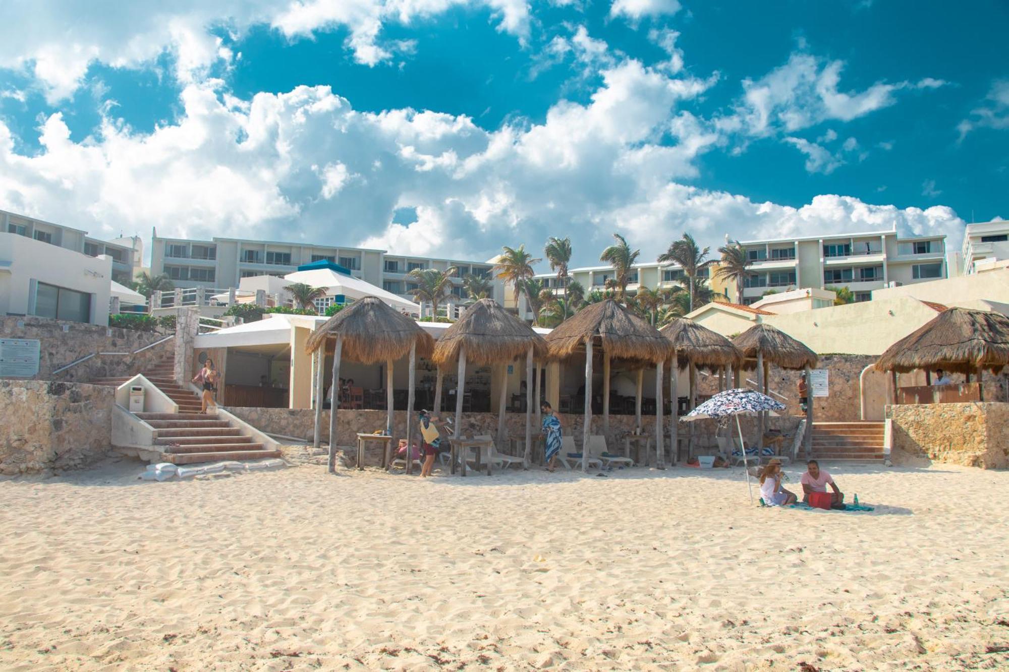 Beachfront Apartments Cancun Exterior photo