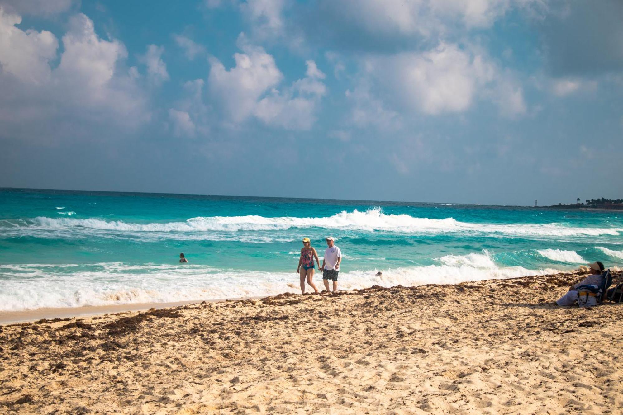 Beachfront Apartments Cancun Exterior photo