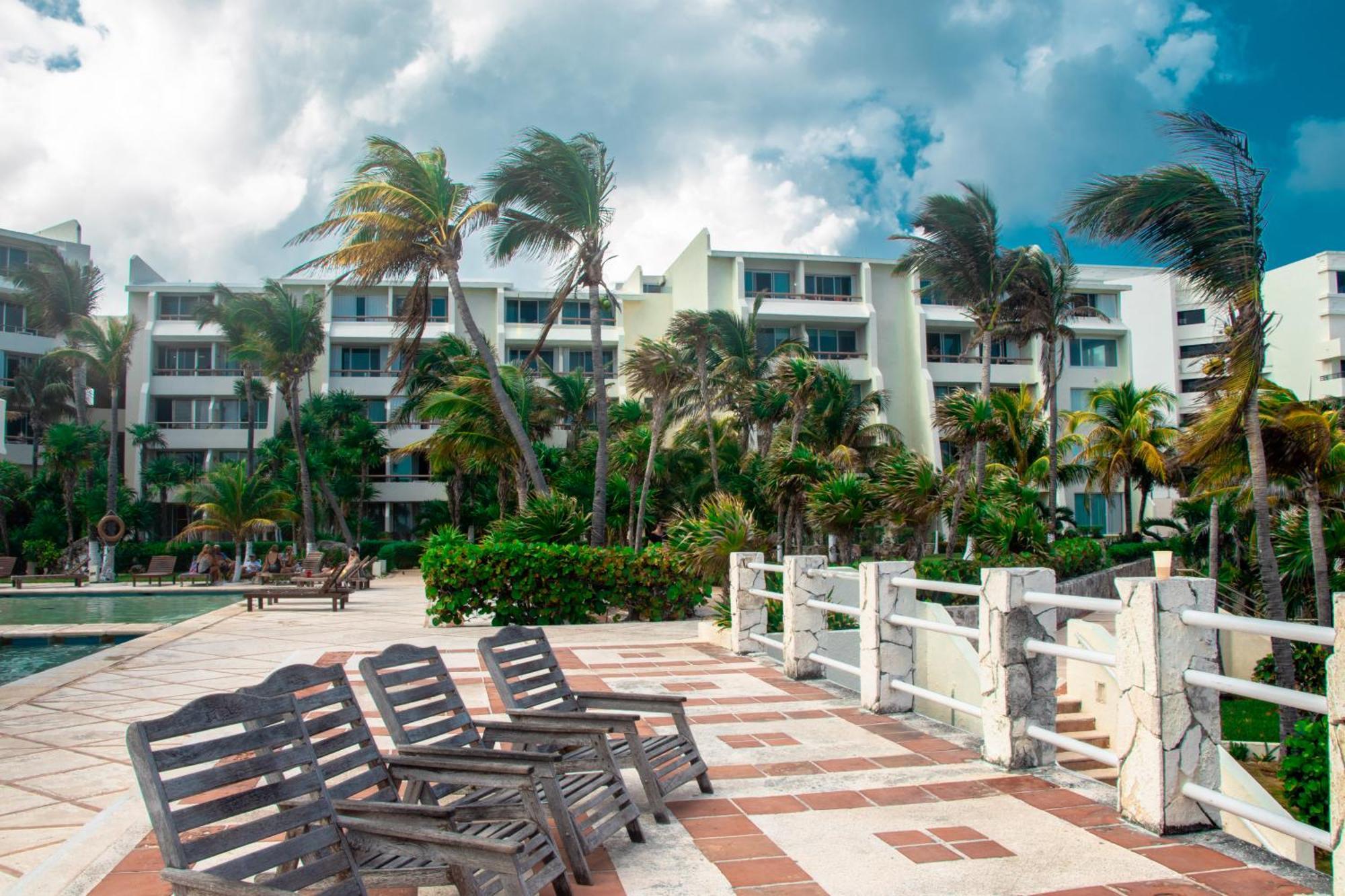 Beachfront Apartments Cancun Exterior photo