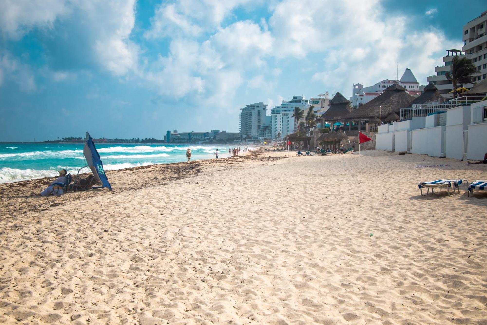 Beachfront Apartments Cancun Exterior photo