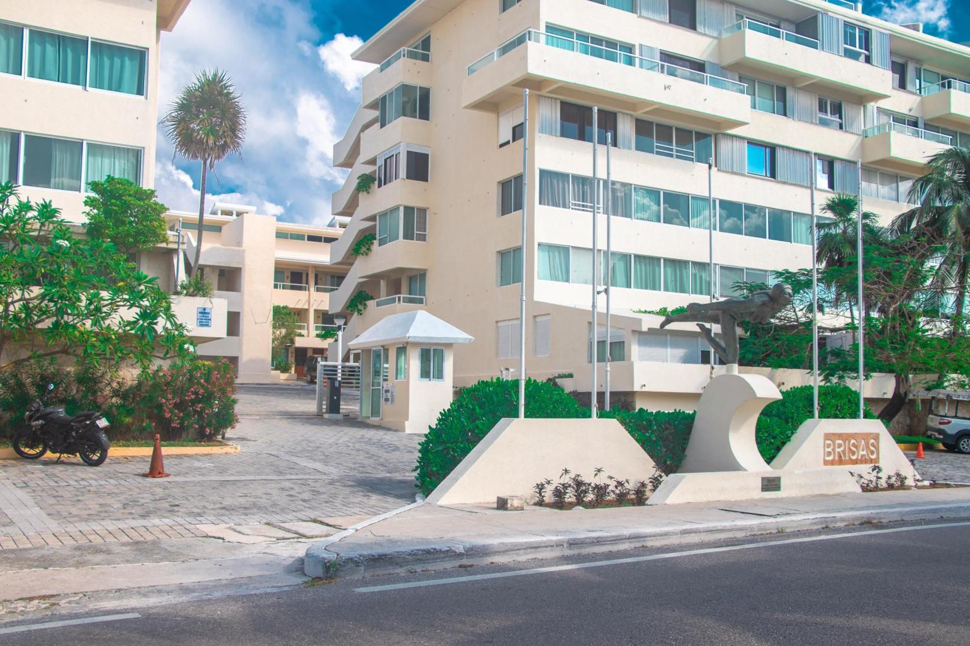 Beachfront Apartments Cancun Exterior photo