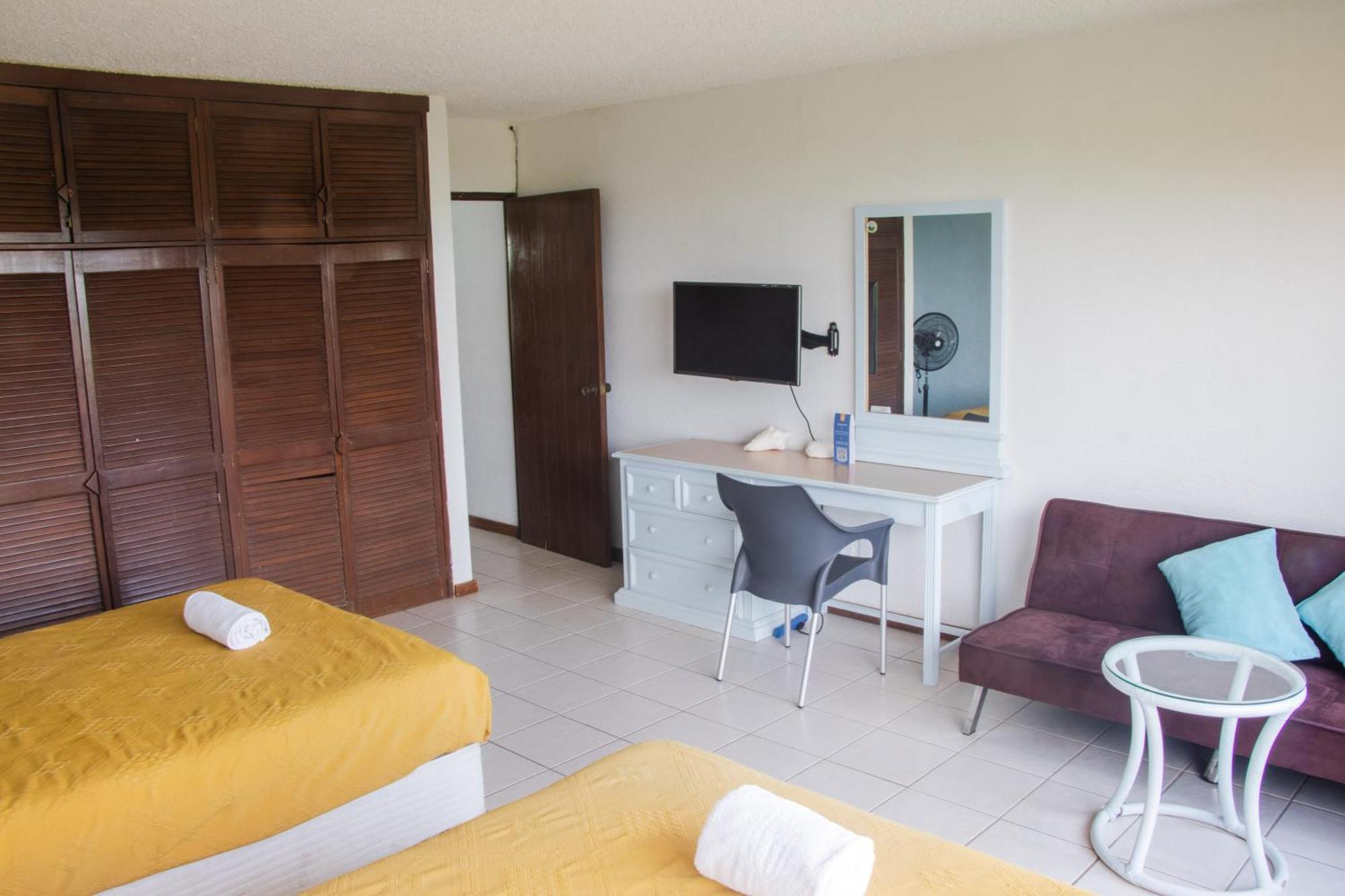 Beachfront Apartments Cancun Room photo