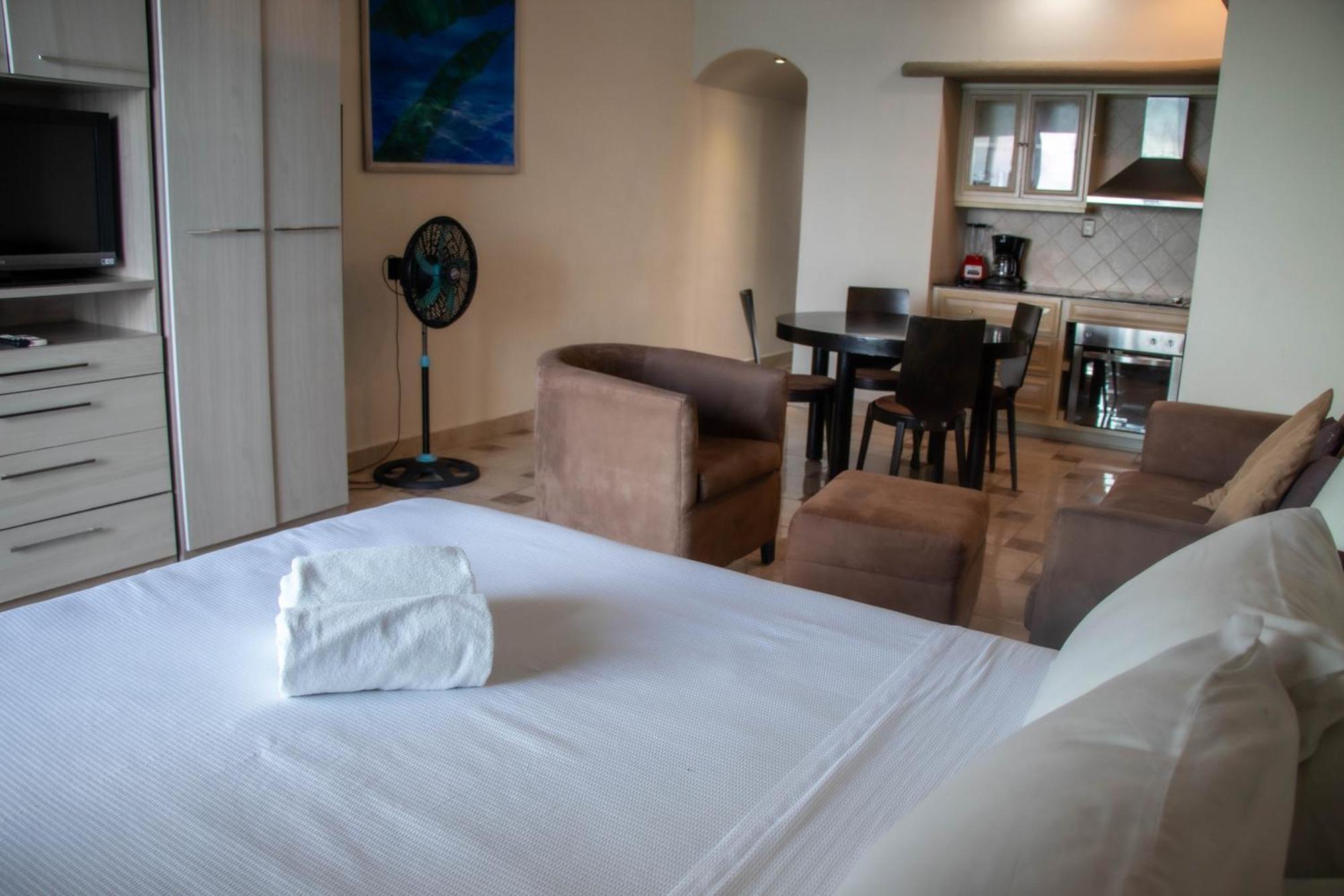 Beachfront Apartments Cancun Room photo